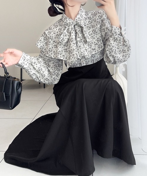 mily bilet（ミウィビレット）の「【mily bilet】クラシカルで華やか。小花柄リボンタイ使いドッキングワンピース（ワンピース・レディース・ホワイト/ブラック・X-LARGE/SMALL/MEDIUM/LARGE）」の3枚目の写真