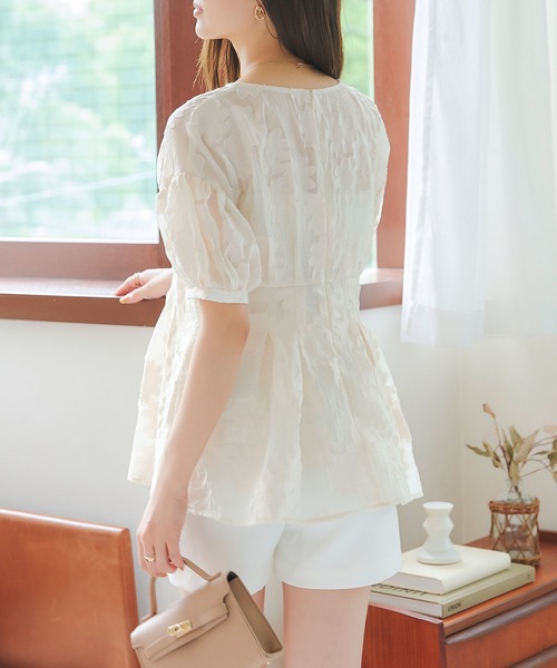 KOBE LETTUCE（コウベレタス）の「Vネックフラワージャガードシアーブラウス（シャツ/ブラウス・レディース・ブラック/イエロー/ベージュ・M）」の9枚目の写真