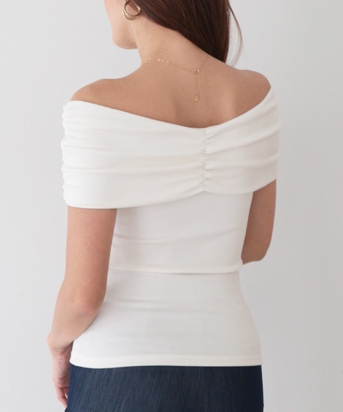 AMBIENT（アンビエント）の「オフショルダーカメリアギャザートップス（Tシャツ/カットソー・レディース・ホワイト/ブラック/コーラル/ブラック系その他・FREE）」の5枚目の写真