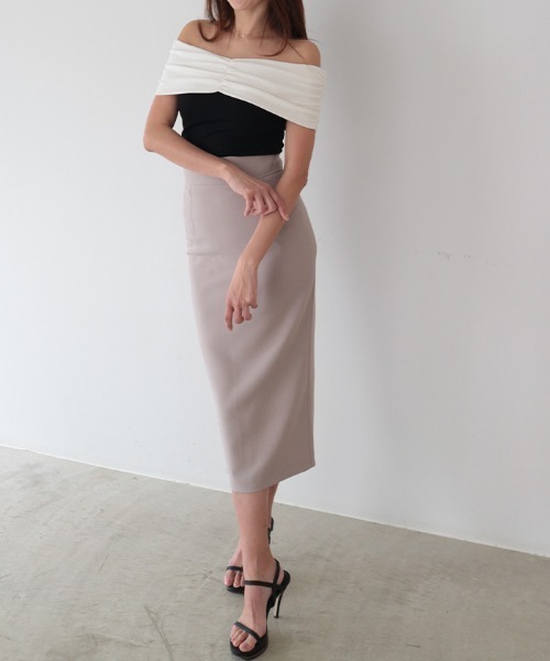 AMBIENT（アンビエント）の「オフショルダーカメリアギャザートップス（Tシャツ/カットソー・レディース・ホワイト/ブラック/コーラル/ブラック系その他・FREE）」の7枚目の写真