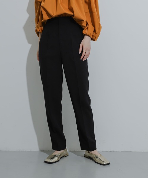 SENSE OF PLACE by URBAN RESEARCH(センスオブプレイスバイアーバンリサーチ)の「『UR TECH DRYLUXE』リネンライクテーパードパンツ(その他パンツ・レディース・ライトベージュ/ブラック/ネイビー・SMALL/MEDIUM/LARGE)」の2枚目の写真