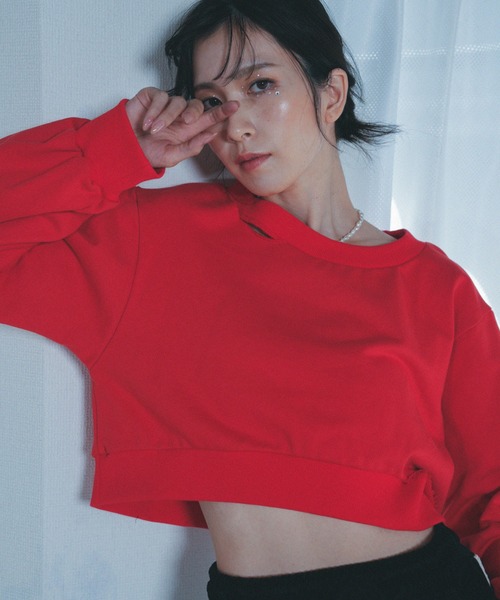 Nora Lily elle(ノラリリーエル)の「【Nora Lily】「elle」Slash Short SWEAT(スウェット・レディース・アッシュグレー/ブラック/レッド・FREE)」の3枚目の写真