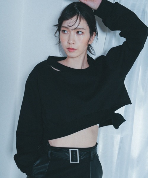 Nora Lily elle(ノラリリーエル)の「【Nora Lily】「elle」Slash Short SWEAT(スウェット・レディース・アッシュグレー/ブラック/レッド・FREE)」の1枚目の写真