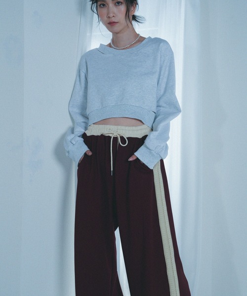 Nora Lily elle(ノラリリーエル)の「【Nora Lily】「elle」Slash Short SWEAT(スウェット・レディース・アッシュグレー/ブラック/レッド・FREE)」の7枚目の写真