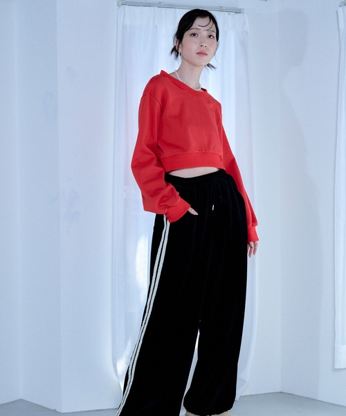 Nora Lily elle(ノラリリーエル)の「【Nora Lily】「elle」Slash Short SWEAT(スウェット・レディース・アッシュグレー/ブラック/レッド・FREE)」の4枚目の写真