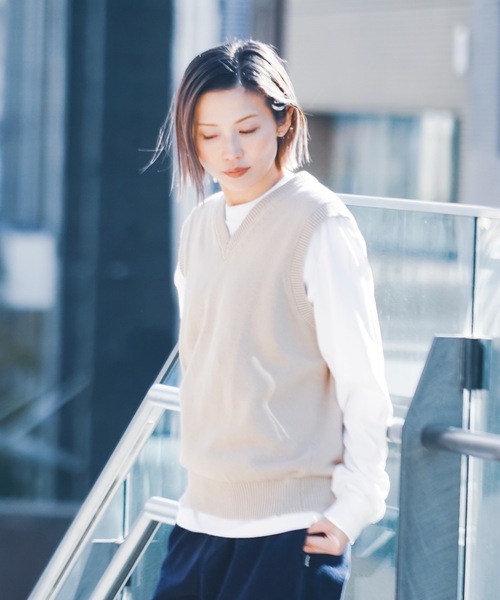TETE（テット）の「【TETE SELECTION】［オンオフどちらのスタイルでも使える］スタンダードサイジングベーシックデザインコットンVネックニットセーターベスト（ニット/セーター・メンズ・ネイビー/ベージュ/グレー/ブラック・MEDIUM/LARGE/X-LARGE）」の3枚目の写真