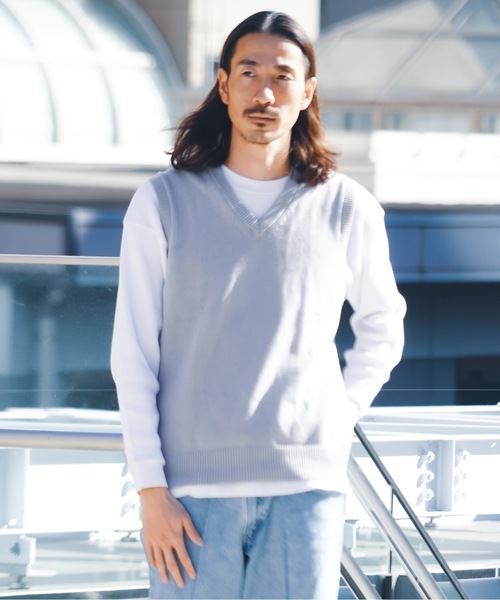 TETE（テット）の「【TETE SELECTION】［オンオフどちらのスタイルでも使える］スタンダードサイジングベーシックデザインコットンVネックニットセーターベスト（ニット/セーター・メンズ・ネイビー/ベージュ/グレー/ブラック・MEDIUM/LARGE/X-LARGE）」の2枚目の写真