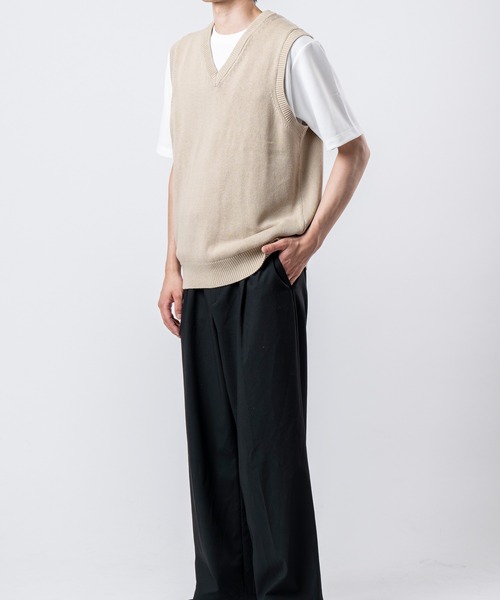 TETE（テット）の「【TETE SELECTION】［オンオフどちらのスタイルでも使える］スタンダードサイジングベーシックデザインコットンVネックニットセーターベスト（ニット/セーター・メンズ・ネイビー/ベージュ/グレー/ブラック・MEDIUM/LARGE/X-LARGE）」の9枚目の写真