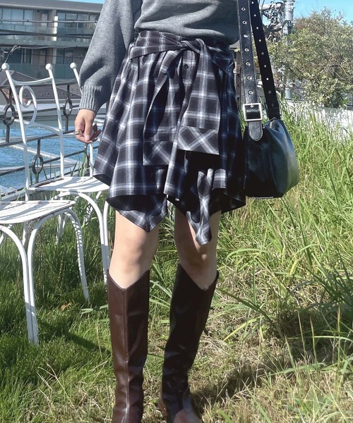 AS KNOW AS plus（アズノゥアズプラス）の「◇巻きシャツ風デザインミニスカート（スカート・レディース・ブラック系/レッド系・FREE）」の2枚目の写真