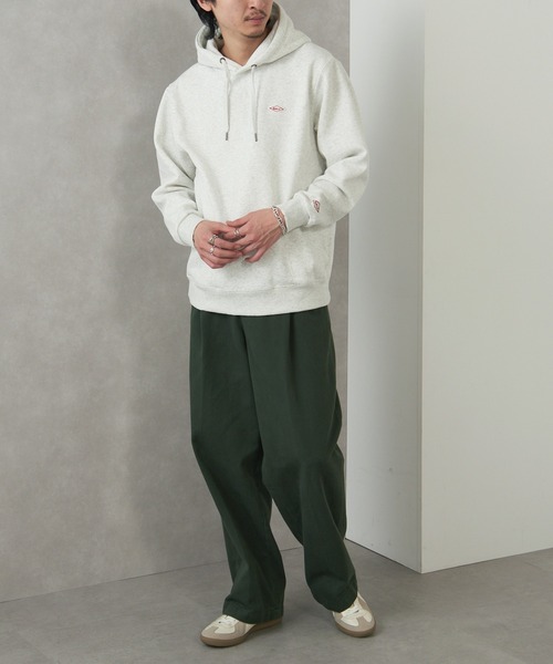 【美品】STONE  ホワイトパーカー（色違いワッペン付き） STONE ISLAND（ストーン アイランド） 24AWモデル バッジワッペン付き