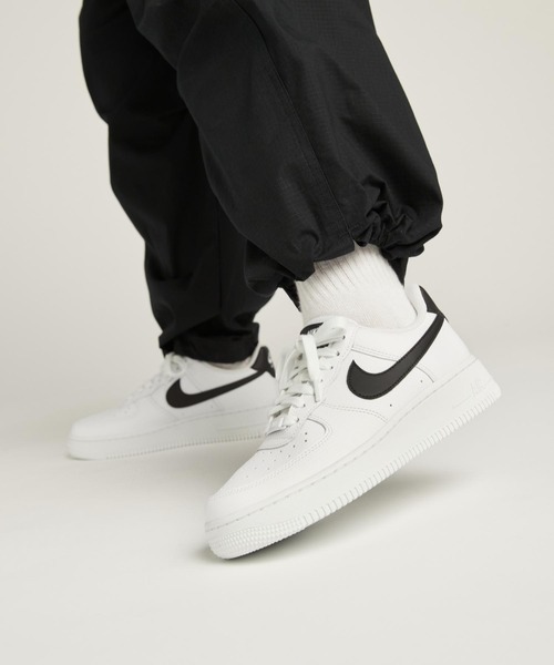 NIKE(ナイキ)の「ナイキ エア フォース 1 '07 ウィメンズシューズ / Nike Air Force 1 '07 Women's Shoes DD8959-103 White(スニーカー・レディース・ホワイト系その他3・22/22.5/23/23.5/24/24.5/25/25.5/26/26.5/27/27.5/28/28.5/29)」の5枚目の写真