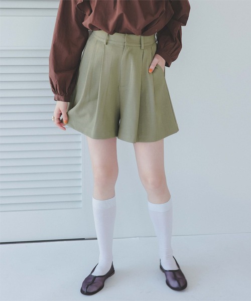titivate(ティティベイト)の「ツータックショートパンツ(その他パンツ・レディース・ブラック/ライトカーキ/ライトベージュ・L/M/S)」の3枚目の写真