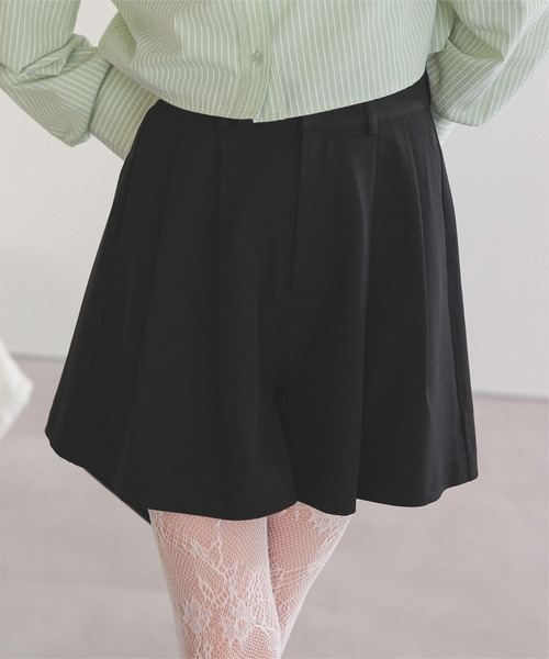 titivate(ティティベイト)の「ツータックショートパンツ(その他パンツ・レディース・ブラック/ライトカーキ/ライトベージュ・L/M/S)」の5枚目の写真