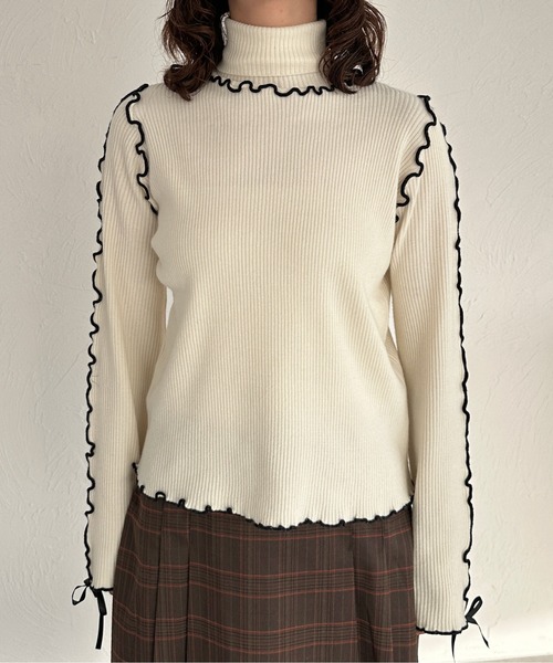 kutir（クティール）の「【新色追加】リボンメロータートルニット（ニット/セーター・レディース・ブルー/オレンジ/アイボリー/グリーン/レッド/グレー/ブラック・FREE）」の12枚目の写真