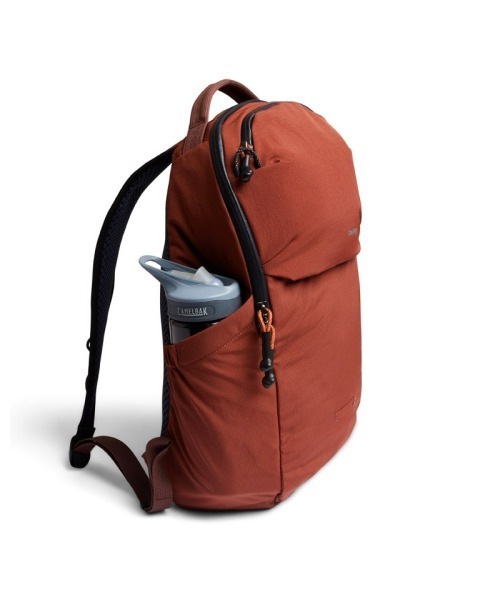 entre square(アントレスクエアー)の「Bellroy/バックパック/リュックサック Lite Ready Pack クレイ(廃盤カラー)(バックパック/リュック・レディース・レンガ・ONE SIZE)」の4枚目の写真
