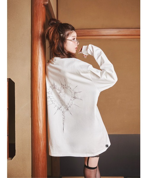 Darich(ダーリッチ)の「ハートモチーフロングTシャツ(Tシャツ/カットソー・レディース・ホワイト/ライトグレー/ブラック・FREE)」の18枚目の写真