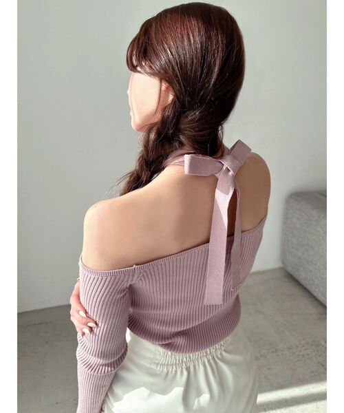 RESEXXY（リゼクシー）の「ホルターネックニットトップス（ニット/セーター・レディース・ホワイト/ピンク/ブラック・FREE）」の4枚目の写真