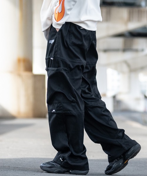 JOHN'S CLOSET(ジョンズクローゼット)の「【13】コード使い バリエーションシルエット ストレッチカーゴパンツ(カーゴパンツ・メンズ・ブラック/オフホワイト・MEDIUM/LARGE)」の13枚目の写真