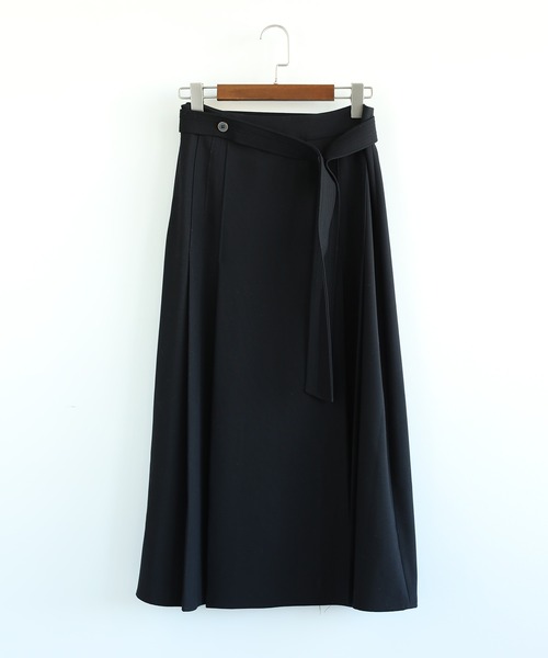 DECADE CLASSIC(ディケイド クラシック)の「【DECADE CLASSIC】プリーツスカート(スカート・レディース・キャメル/ブラック・LARGE/MEDIUM/SMALL)」の2枚目の写真
