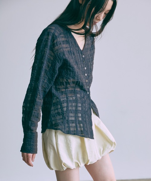 EN NEUME(エンノイム)の「Crinkle Blouse(シャツ/ブラウス・レディース・ブラック/オフホワイト/ネイビー・FREE)」の3枚目の写真