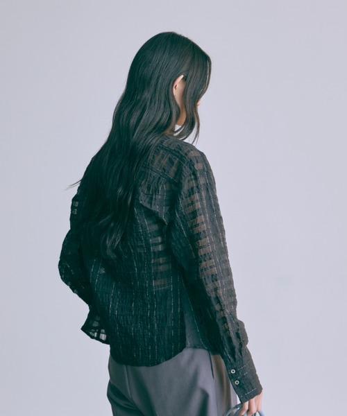 EN NEUME(エンノイム)の「Crinkle Blouse(シャツ/ブラウス・レディース・ブラック/オフホワイト/ネイビー・FREE)」の16枚目の写真