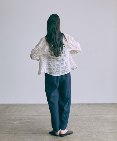 EN NEUME(エンノイム)の「Crinkle Blouse(シャツ/ブラウス・レディース・ブラック/オフホワイト/ネイビー・FREE)」の13枚目の写真