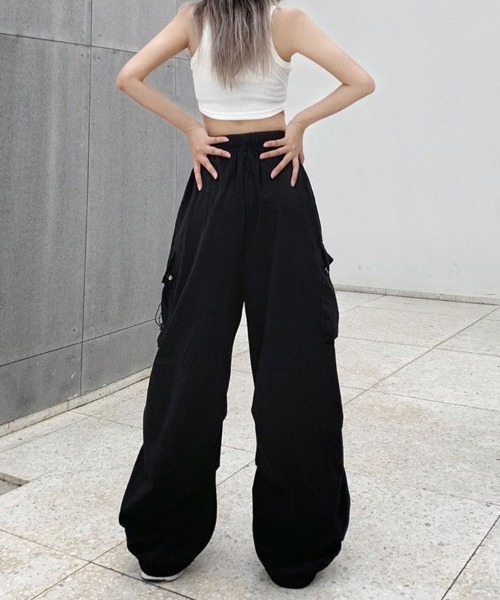 SallyLunn(サリーラン)の「ゆったりカーゴパンツ(カーゴパンツ・レディース・ブラック/カーキ/ベージュ・MEDIUM/LARGE)」の4枚目の写真