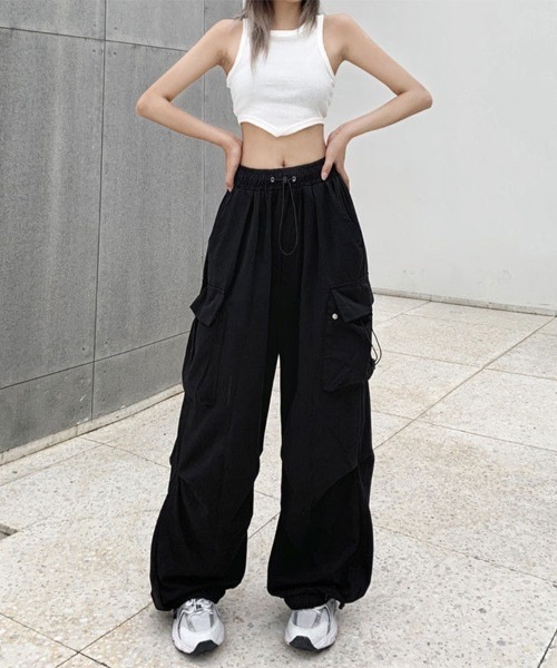 SallyLunn(サリーラン)の「ゆったりカーゴパンツ(カーゴパンツ・レディース・ブラック/カーキ/ベージュ・MEDIUM/LARGE)」の5枚目の写真