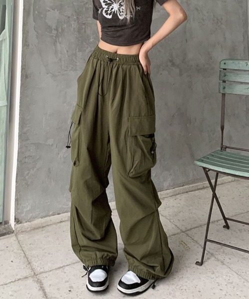 SallyLunn(サリーラン)の「ゆったりカーゴパンツ(カーゴパンツ・レディース・ブラック/カーキ/ベージュ・MEDIUM/LARGE)」の6枚目の写真