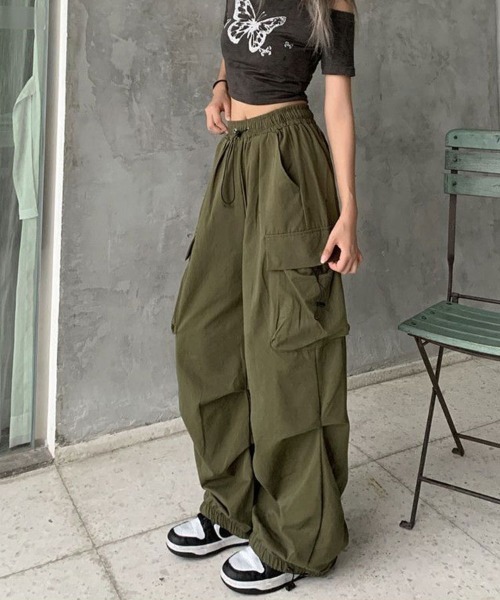 SallyLunn(サリーラン)の「ゆったりカーゴパンツ(カーゴパンツ・レディース・ブラック/カーキ/ベージュ・MEDIUM/LARGE)」の7枚目の写真