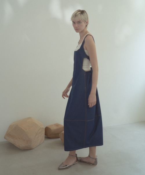 Muel Chic(ミュエルシック)の「Kelsey softl denim OP ケルシーソフトデニムワンピース(ワンピース・レディース・ライトインディゴブルー/ダークインディゴブルー/ブラック・FREE)」の8枚目の写真