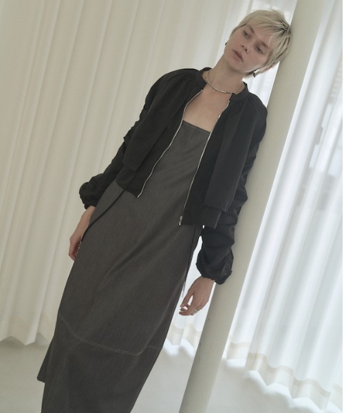 Muel Chic(ミュエルシック)の「Kelsey softl denim OP ケルシーソフトデニムワンピース(ワンピース・レディース・ライトインディゴブルー/ダークインディゴブルー/ブラック・FREE)」の12枚目の写真