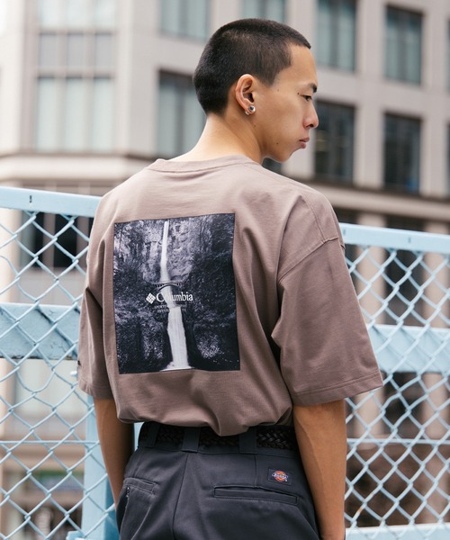 Columbia（コロンビア）の「【ムラサキスポーツ限定】columbia/コロンビア オーバーサイズTシャツ 半袖T UVケア バックプリント PM4502（Tシャツ/カットソー・メンズ・ブラウン系その他2/ブラック×ブルー/ホワイト×グレー/ブラウン系その他/チャコールグレー×パープル/チャコールグレー×ブラック/ブラック×グレー/ホワイト系その他/ホワイト×イエロー/ブラック×ピンク/ベージュ系その他/グリーン系その他・S/M/L/XL）」の10枚目の写真