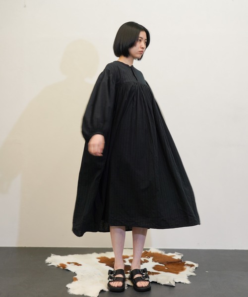 HARVESTY（ハーベスティ）の「HARVESTY / ハーベスティー DOBBY LACE BOHEMIAN ROBE (A42504) ドビーレース ボヘミアンローブ ギャザーワンピース（ワンピース・レディース・ブラック/オフホワイト・1/2）」の4枚目の写真