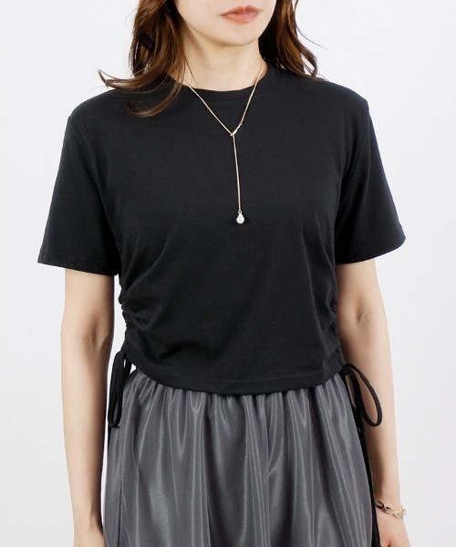CLOTHY(クロシィ)の「【旬なショート丈トップス!】裾リボンシャーリングTシャツ(Tシャツ/カットソー・レディース・ブラック/その他/チャコールグレー/オフホワイト・MEDIUM/LARGE)」の15枚目の写真