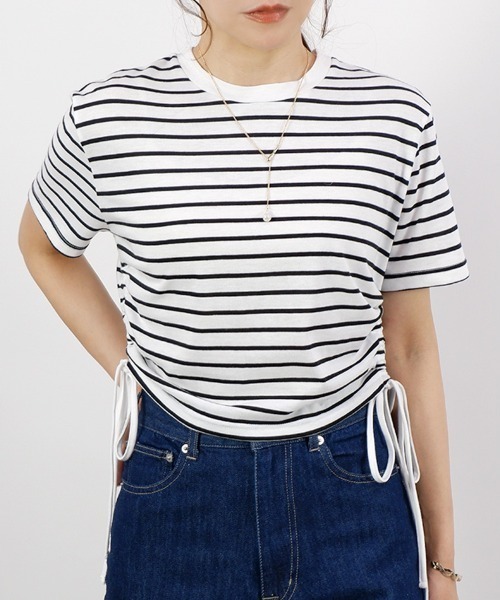 CLOTHY(クロシィ)の「【旬なショート丈トップス!】裾リボンシャーリングTシャツ(Tシャツ/カットソー・レディース・ブラック/その他/チャコールグレー/オフホワイト・MEDIUM/LARGE)」の6枚目の写真