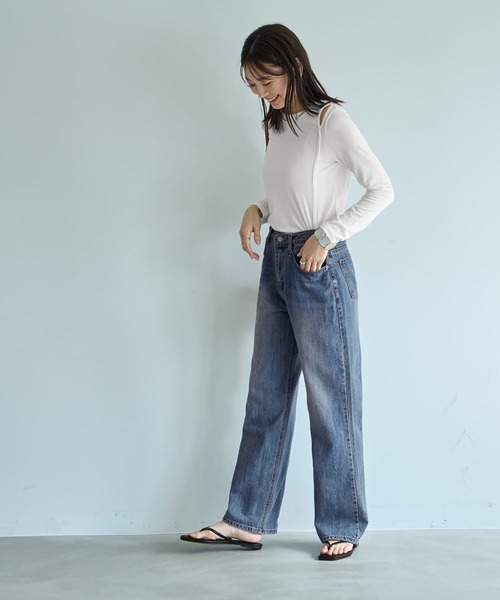 STYLE DELI（スタイルデリ）の「薄手で柔らかい片側肩あきカットソートップス（Tシャツ/カットソー・レディース・ホワイト/ブラック・FREE）」の4枚目の写真