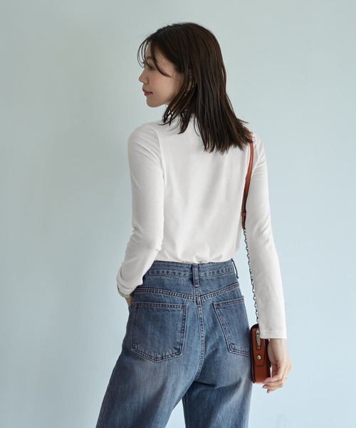 STYLE DELI（スタイルデリ）の「薄手で柔らかい片側肩あきカットソートップス（Tシャツ/カットソー・レディース・ホワイト/ブラック・FREE）」の5枚目の写真