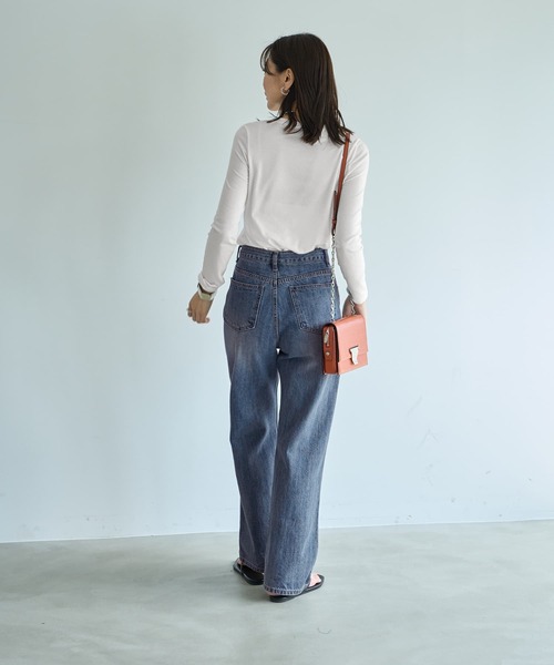 STYLE DELI（スタイルデリ）の「薄手で柔らかい片側肩あきカットソートップス（Tシャツ/カットソー・レディース・ホワイト/ブラック・FREE）」の6枚目の写真
