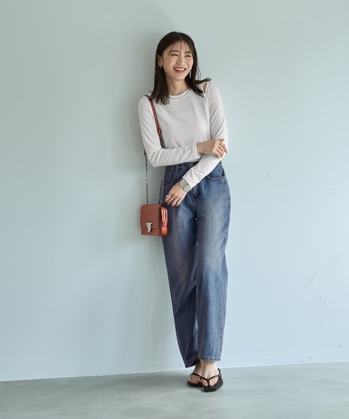 STYLE DELI（スタイルデリ）の「薄手で柔らかい片側肩あきカットソートップス（Tシャツ/カットソー・レディース・ホワイト/ブラック・FREE）」の11枚目の写真