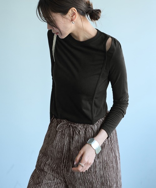 STYLE DELI（スタイルデリ）の「薄手で柔らかい片側肩あきカットソートップス（Tシャツ/カットソー・レディース・ホワイト/ブラック・FREE）」の15枚目の写真