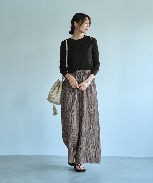 STYLE DELI（スタイルデリ）の「薄手で柔らかい片側肩あきカットソートップス（Tシャツ/カットソー・レディース・ホワイト/ブラック・FREE）」の16枚目の写真