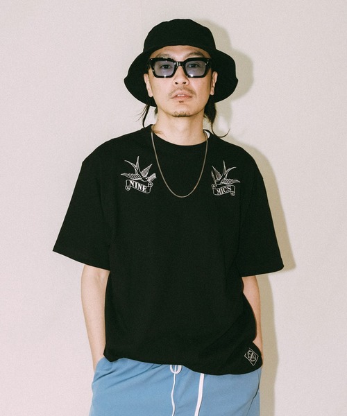 NineMicrophones(ナインマイクロフォンズ)の「lyric TEE(Tシャツ/カットソー・メンズ・アッシュグレー/ブラック/ホワイト・LARGE/MEDIUM/XX-LARGE/X-LARGE)」の1枚目の写真