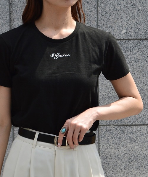&soiree(アンドソワレ)の「【&soiree】&soiree刺繍Tシャツ(Tシャツ/カットソー・レディース・ホワイト/ブラック・MEDIUM/LARGE)」の2枚目の写真