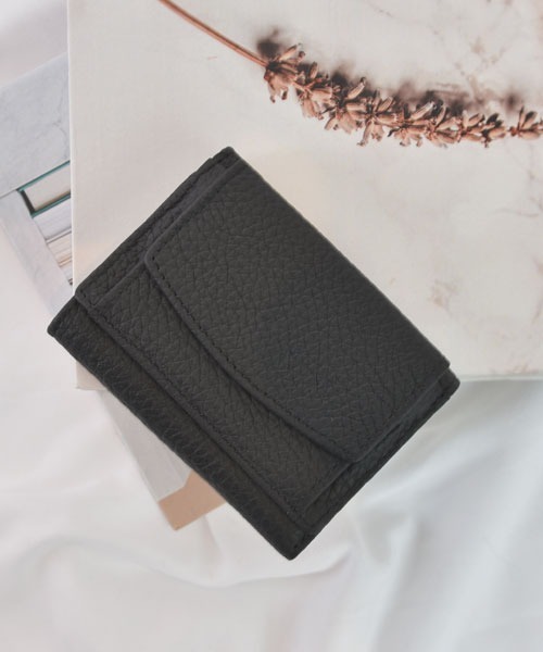 VIBGYOR Women（ヴィブジョー　ウィメン）の「【float】マシュマロタッチ コンパクト シンプル 三つ折り ミニ財布【17色展開】（財布・レディース・アッシュブラウン/エメラルドブルー/ブラック/アイボリー/ベビーピンク/ピンク/グリーン/ライトグリーン/モスグリーン/ワインレッド/ブラウン/レッド/ネイビー/イエロー/オレンジ/インディゴブルー/パープル・FREE）」の3枚目の写真