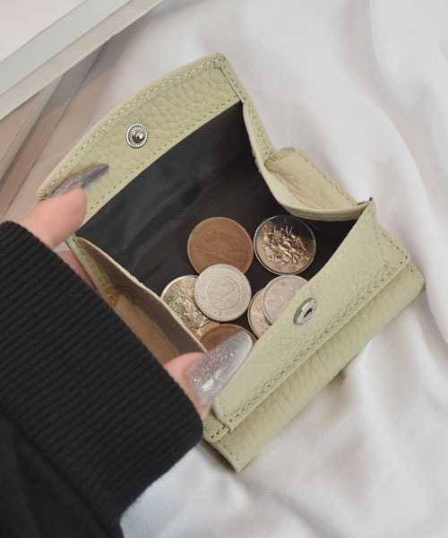 VIBGYOR Women（ヴィブジョー　ウィメン）の「【float】マシュマロタッチ コンパクト シンプル 三つ折り ミニ財布【17色展開】（財布・レディース・アッシュブラウン/エメラルドブルー/ブラック/アイボリー/ベビーピンク/ピンク/グリーン/ライトグリーン/モスグリーン/ワインレッド/ブラウン/レッド/ネイビー/イエロー/オレンジ/インディゴブルー/パープル・FREE）」の22枚目の写真