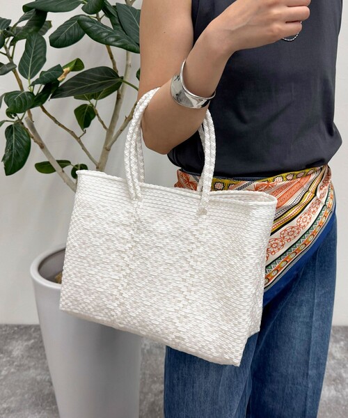 fredy emue(フレディエミュ)の「【MoonBird /ムーンバード】ワイドシェイプメルカドバッグ(かごバッグ・レディース・ホワイト系その他/オフホワイト/ブラック系その他・FREE)」の1枚目の写真