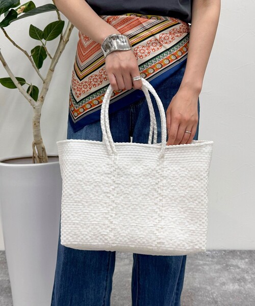 fredy emue(フレディエミュ)の「【MoonBird /ムーンバード】ワイドシェイプメルカドバッグ(かごバッグ・レディース・ホワイト系その他/オフホワイト/ブラック系その他・FREE)」の6枚目の写真