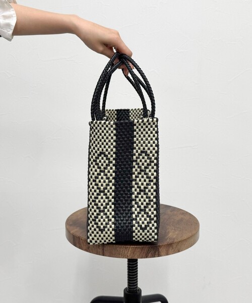 fredy emue(フレディエミュ)の「【MoonBird /ムーンバード】ワイドシェイプメルカドバッグ(かごバッグ・レディース・ホワイト系その他/オフホワイト/ブラック系その他・FREE)」の14枚目の写真