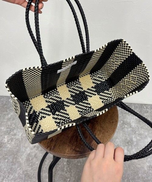 fredy emue(フレディエミュ)の「【MoonBird /ムーンバード】ワイドシェイプメルカドバッグ(かごバッグ・レディース・ホワイト系その他/オフホワイト/ブラック系その他・FREE)」の18枚目の写真